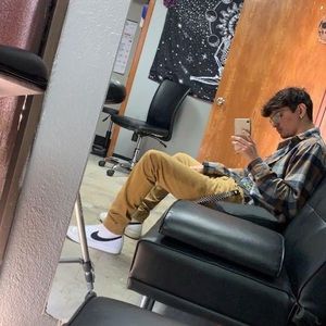 Meet your Posher, Lawrence